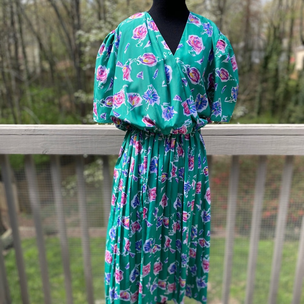 Vintage 80s does 40s Bold Floral Pleated Tea Dress